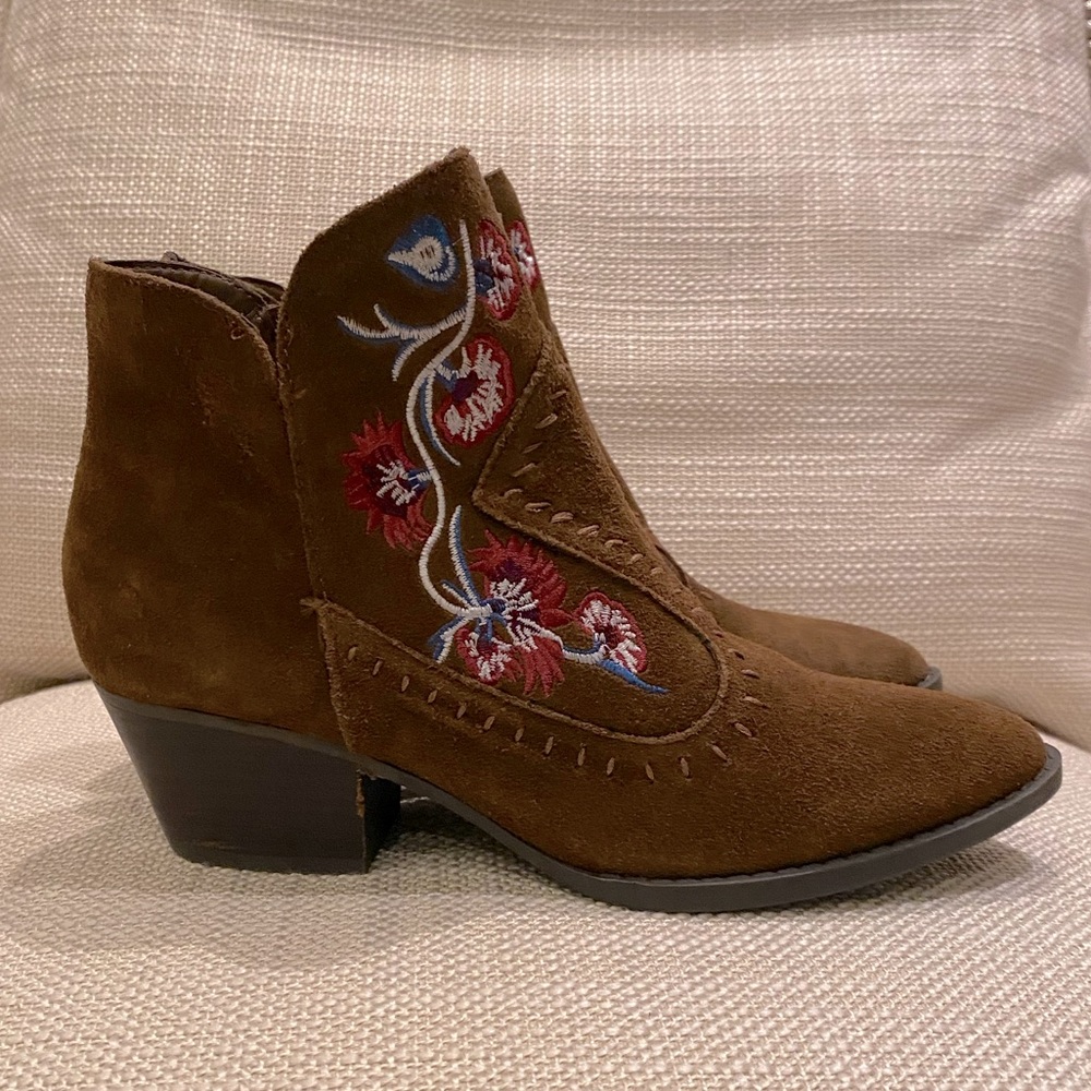 Carlos Vivian Brown Western Suede Bootie w Floral Embroidering / Size 8